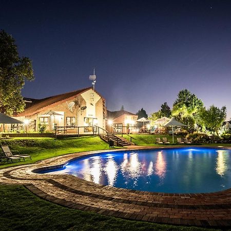 Hotel First Group Qwantani à Harrismith Extérieur photo