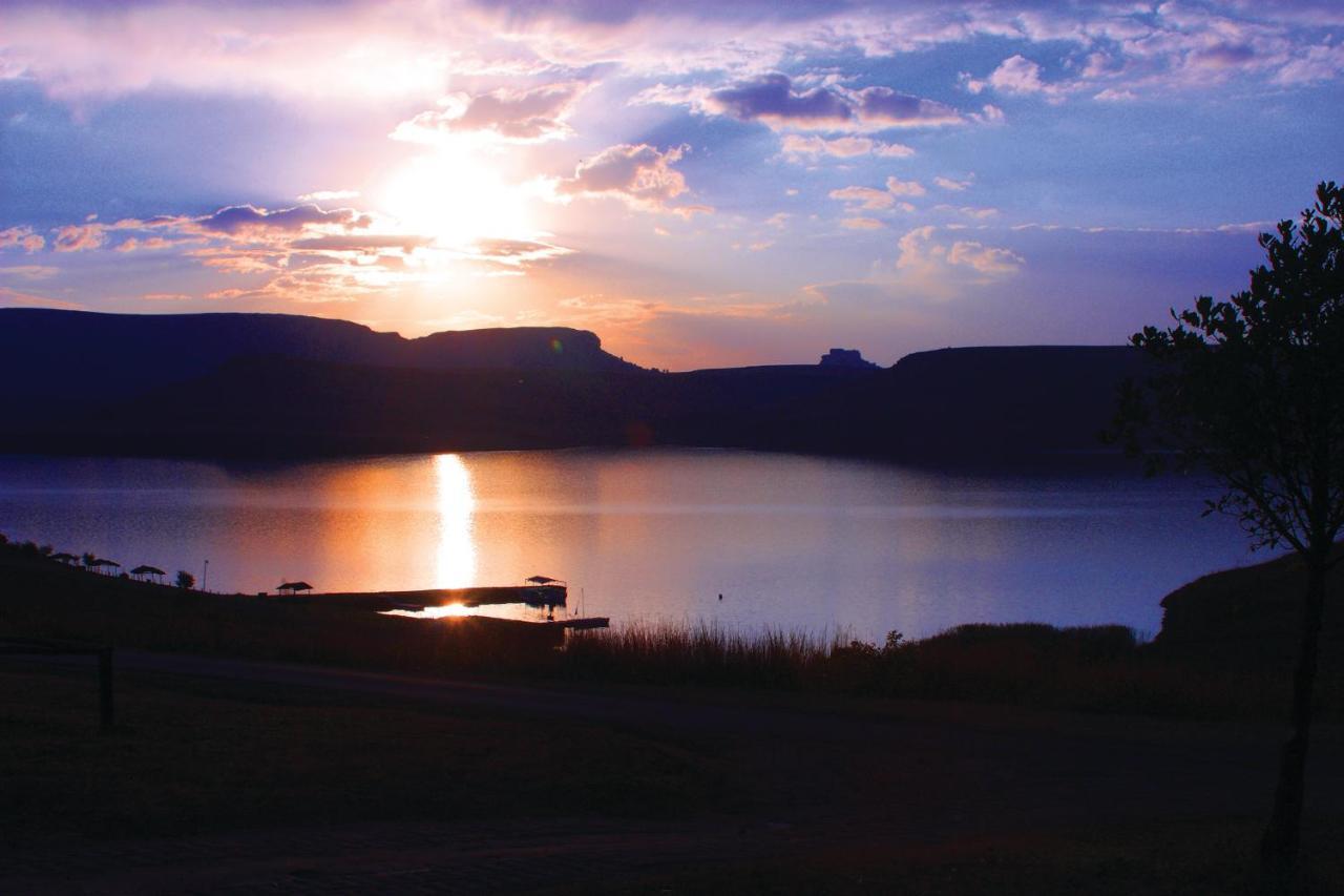 Hotel First Group Qwantani à Harrismith Extérieur photo