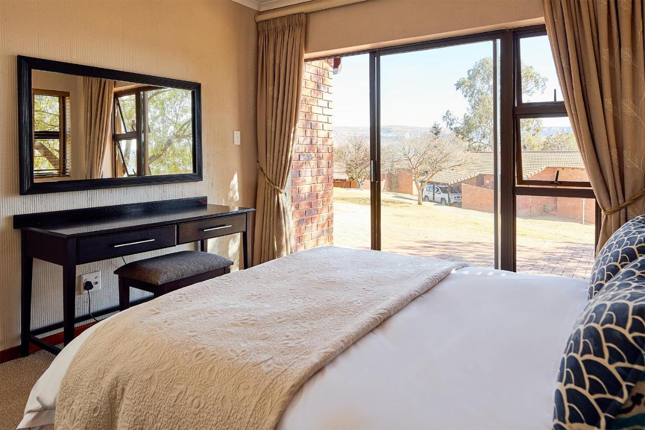Hotel First Group Qwantani à Harrismith Extérieur photo