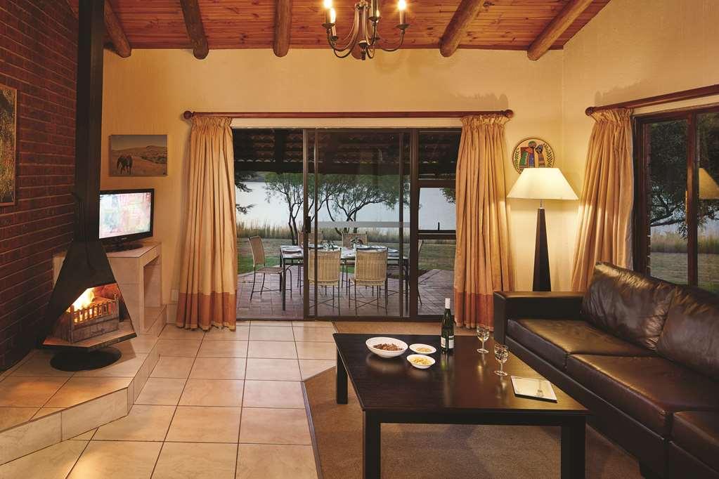 Hotel First Group Qwantani à Harrismith Chambre photo