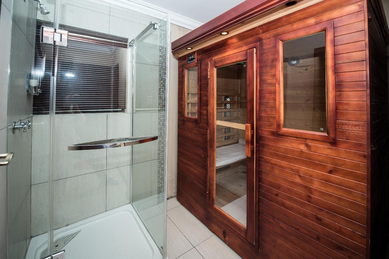 Hotel First Group Qwantani à Harrismith Extérieur photo