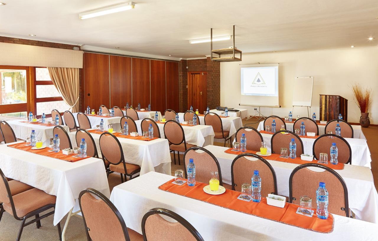 Hotel First Group Qwantani à Harrismith Extérieur photo