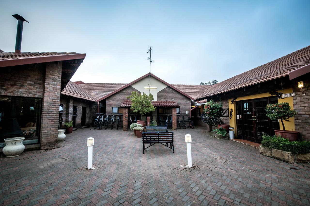 Hotel First Group Qwantani à Harrismith Extérieur photo