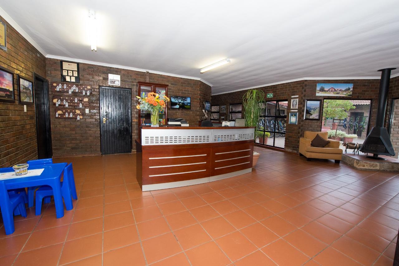 Hotel First Group Qwantani à Harrismith Extérieur photo
