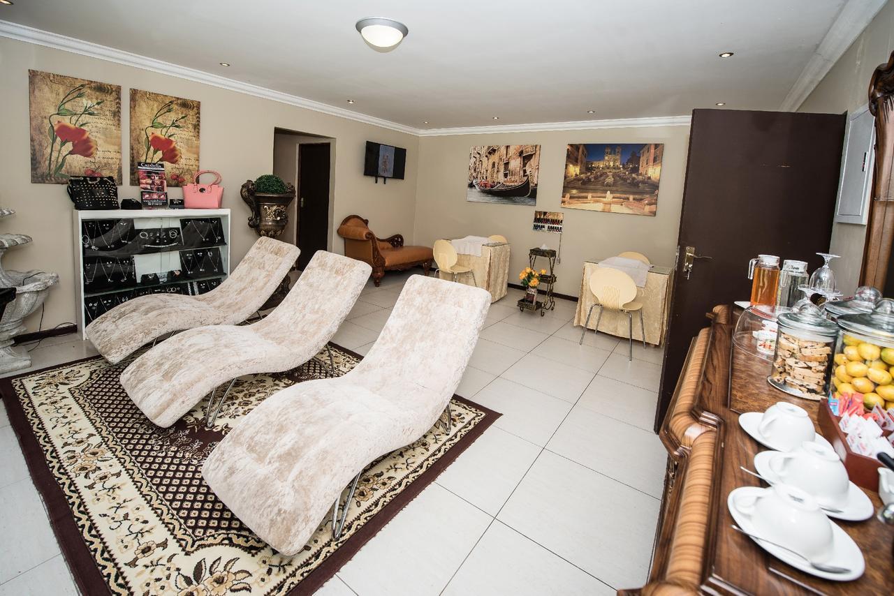Hotel First Group Qwantani à Harrismith Extérieur photo