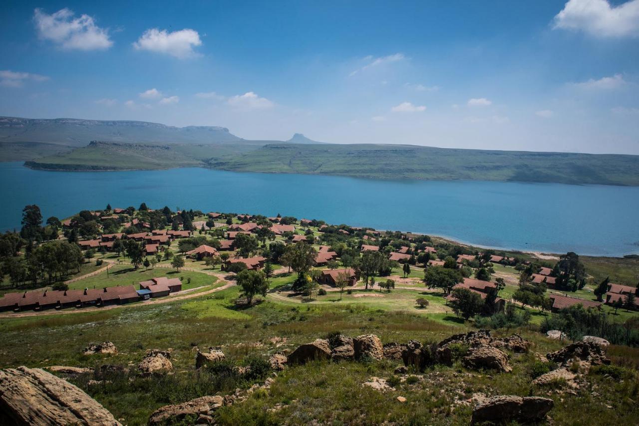 Hotel First Group Qwantani à Harrismith Extérieur photo