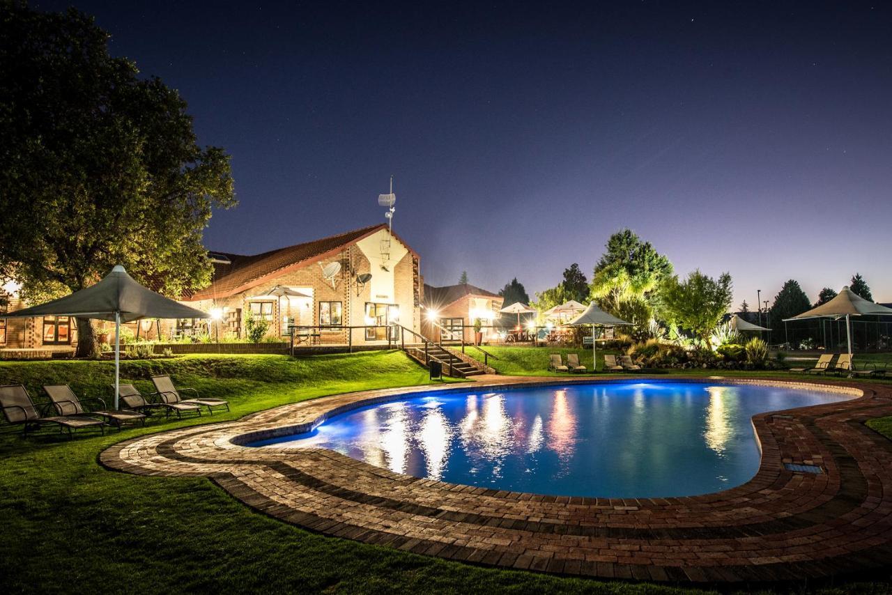 Hotel First Group Qwantani à Harrismith Extérieur photo