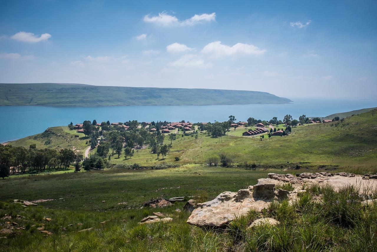 Hotel First Group Qwantani à Harrismith Extérieur photo