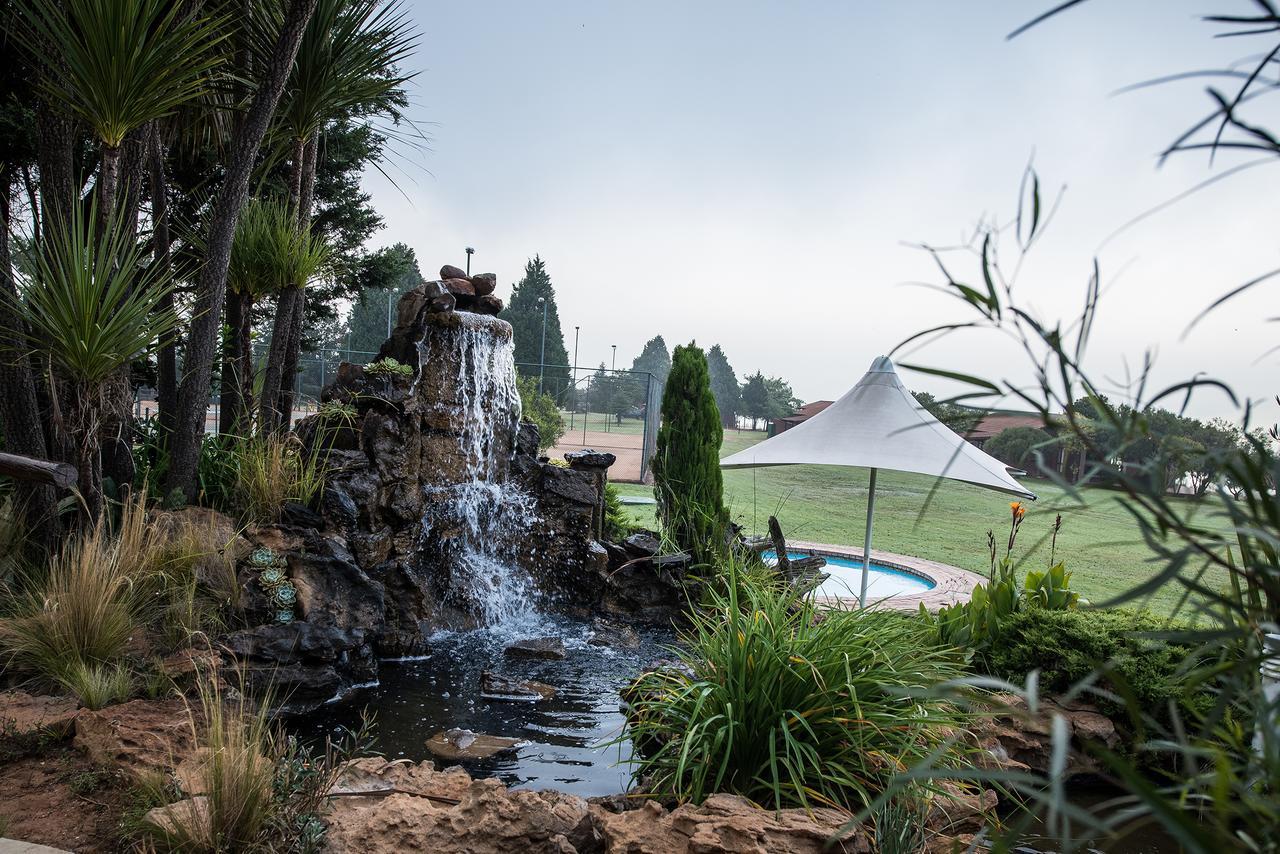 Hotel First Group Qwantani à Harrismith Extérieur photo