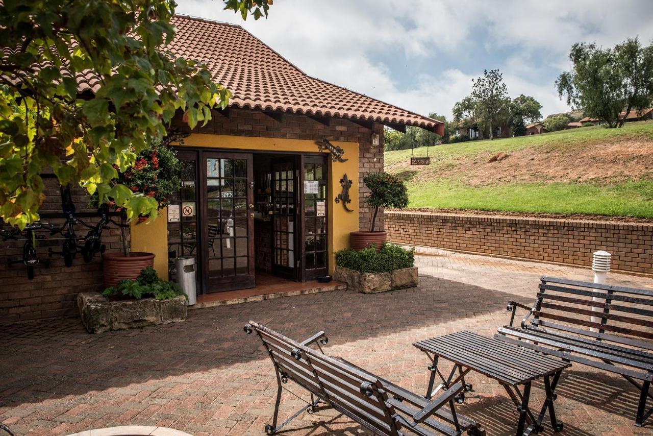 Hotel First Group Qwantani à Harrismith Extérieur photo