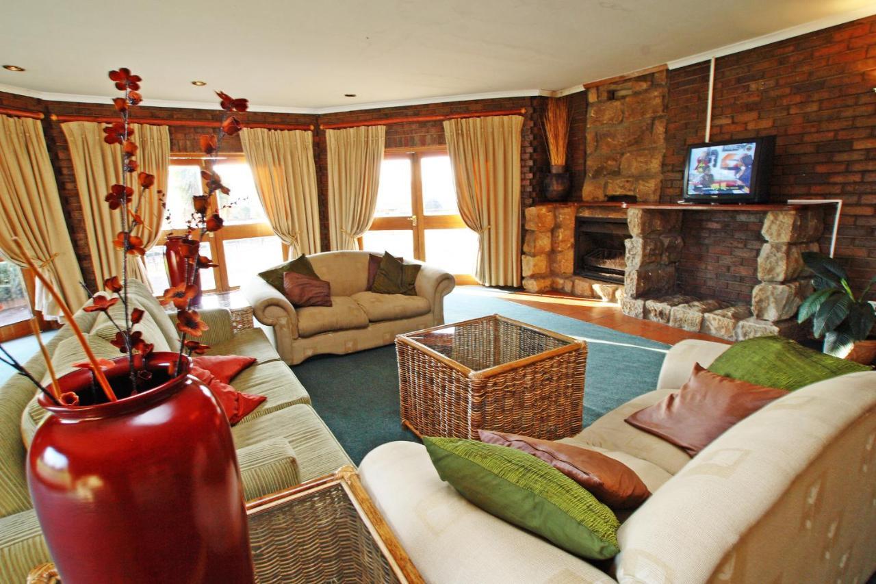 Hotel First Group Qwantani à Harrismith Extérieur photo